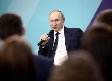 Путин поддержал идею транслировать контент общества «Знание» на ТВ